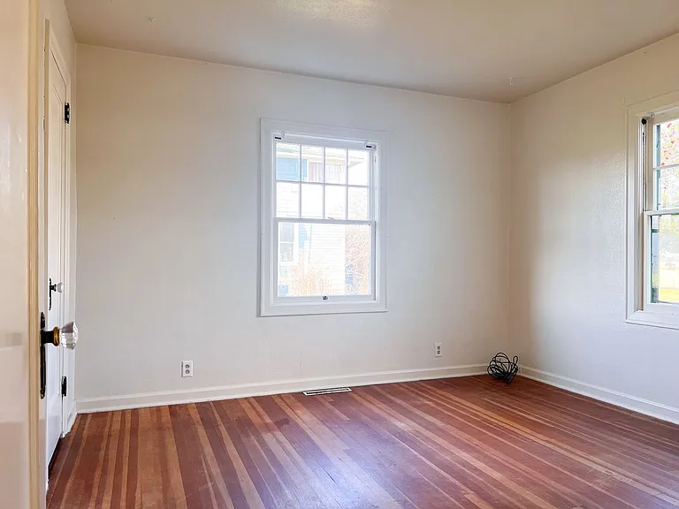 165 W Ash St — Photo 8