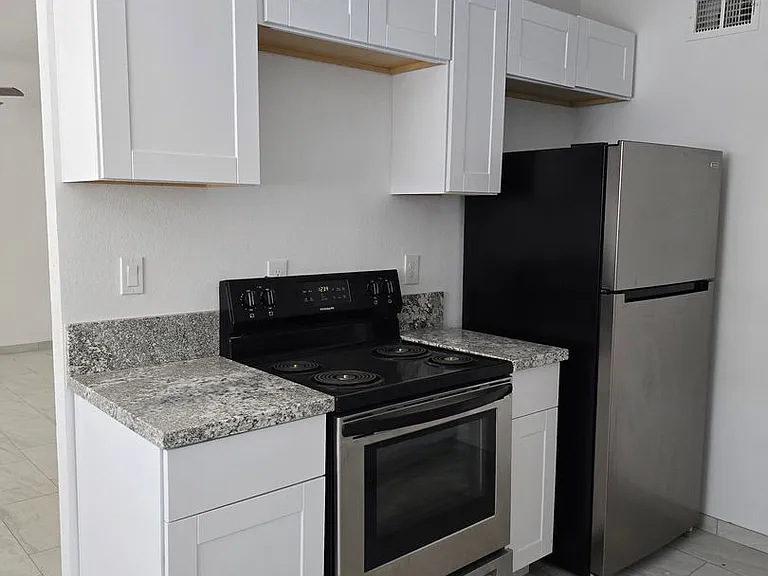 511 N Iroquois Ave — Photo 7