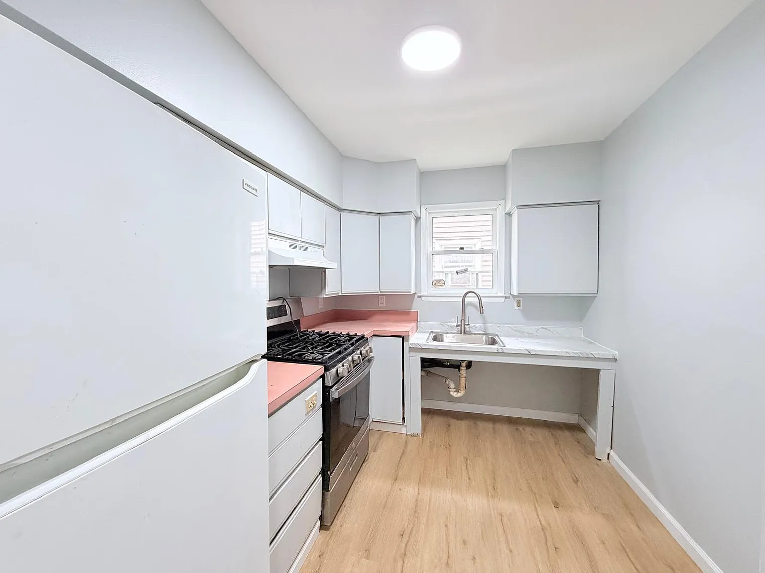 511 Ocean Ave — Photo 3