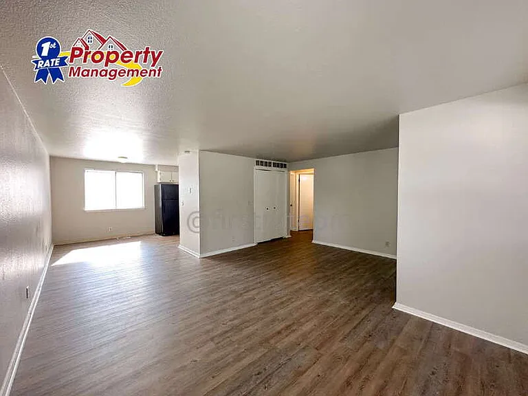 1184 W Lee St — Photo 7
