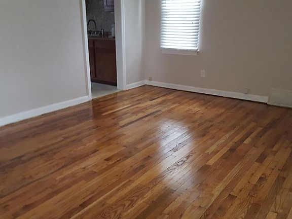 2nd image of 660 E 260th St