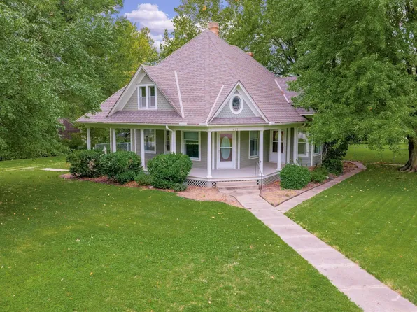 427 N Line St, Belle Plaine, KS 67013