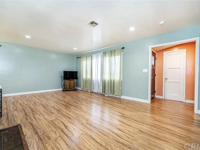 3847 S Redondo Blvd — Photo 6