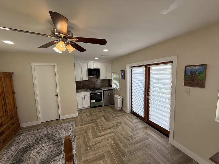 325 E Hayward Ave — Photo 7