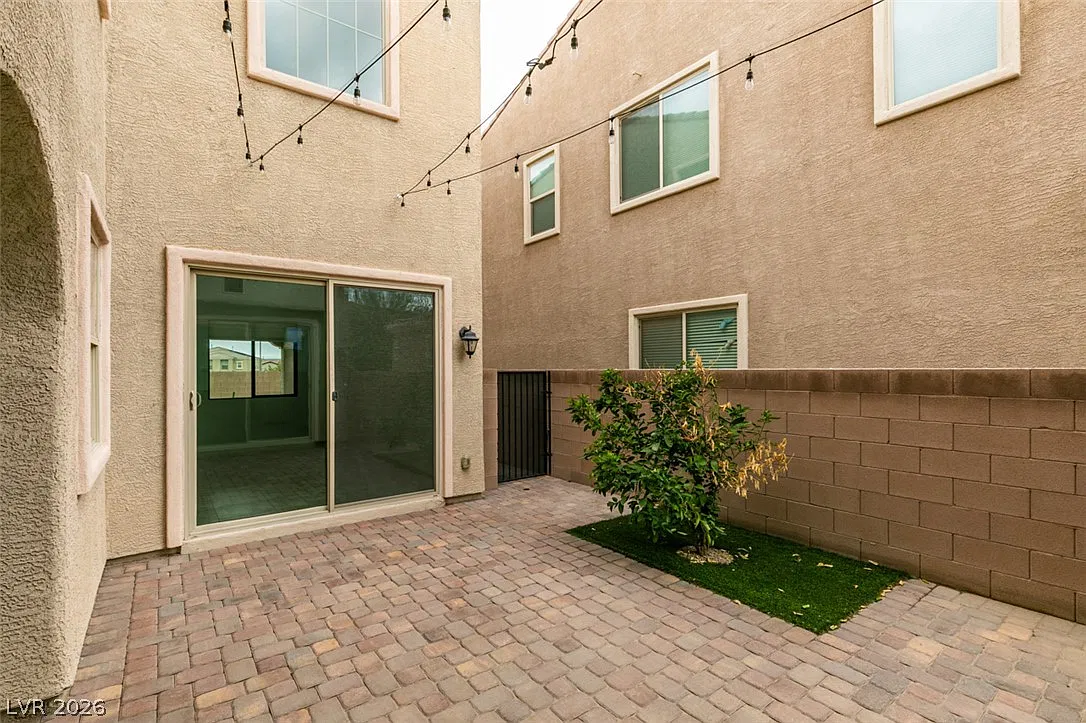 4 bed, 2.5 bath, 3232 sqft, $3,700 — Photo 4
