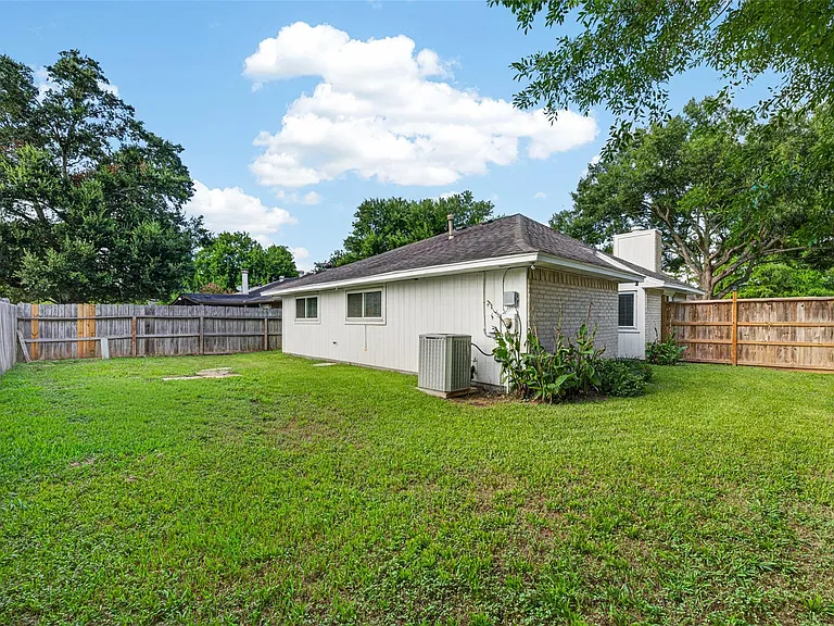 17006 Enchanted Cir E — Photo 30