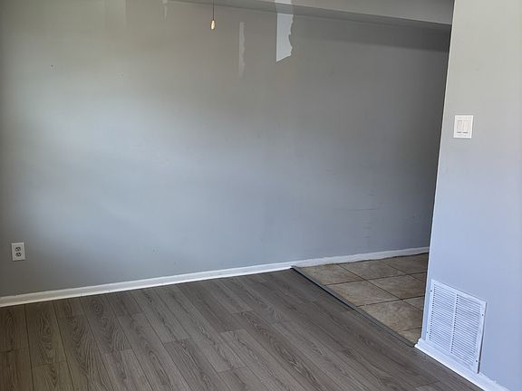 3rd image of 1831 Beyer Ave #1