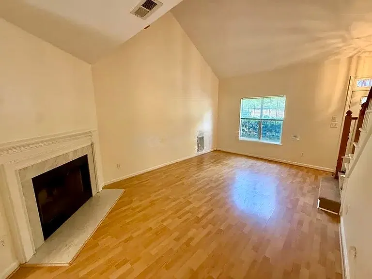 317 Saint Thomas Dr — Photo 3