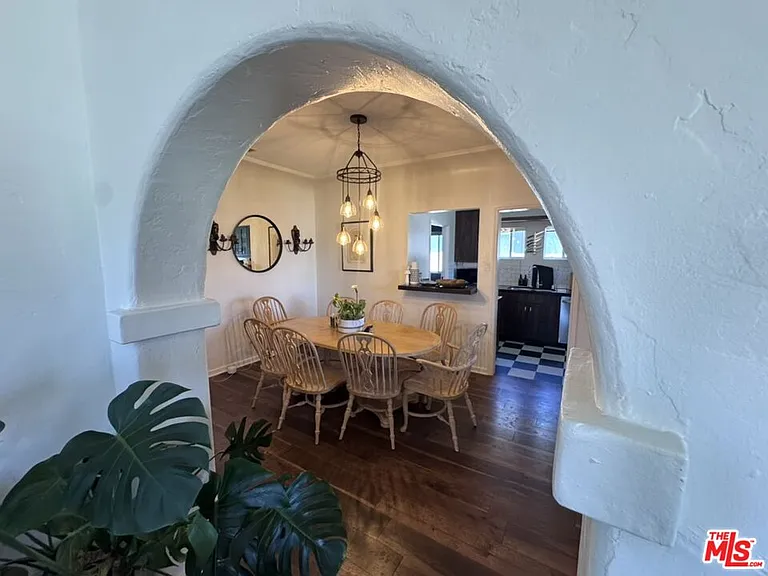 1425 S Curson Ave — Photo 5