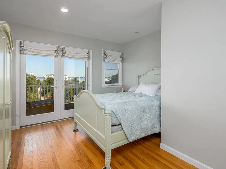 863 Dune Rd — Photo 34