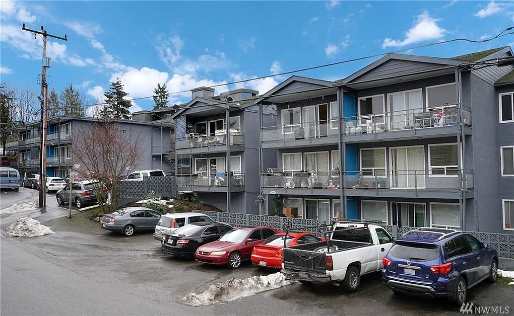 2 bed, 930 sqft, $1,800 — Photo 1
