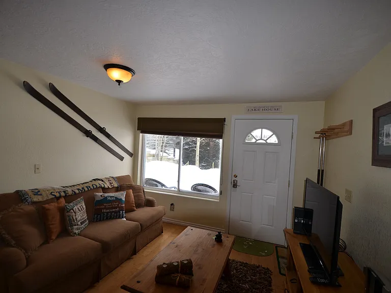 9 Yacht Club Tenderfoot St #414 — Photo 6