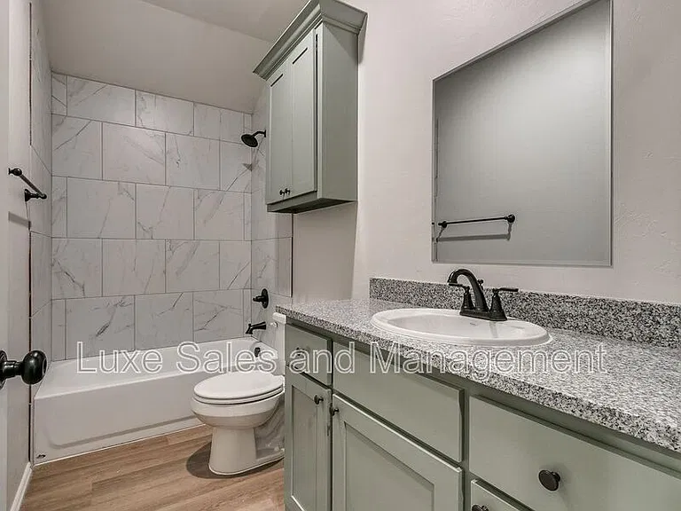 8012 NW 105th St — Photo 13
