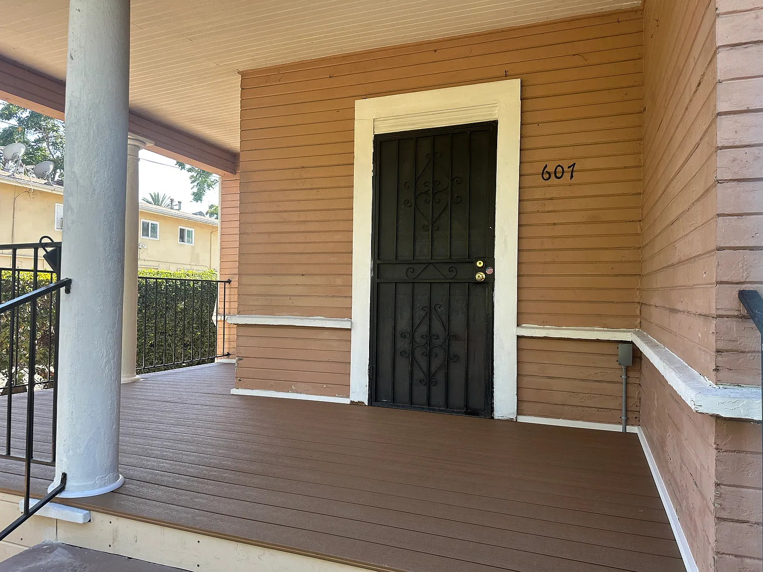 3 bed, 1300 sqft, $3,950 — Photo 2