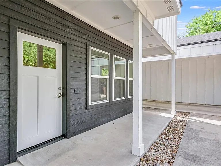 1121 Walton Ln #B — Photo 2