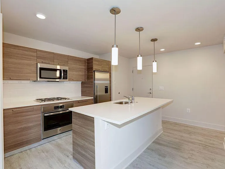 626 E St SE #203 — Photo 1