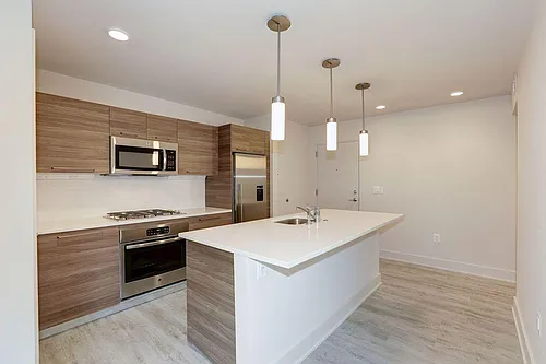 626 E St SE #203 Photo 1