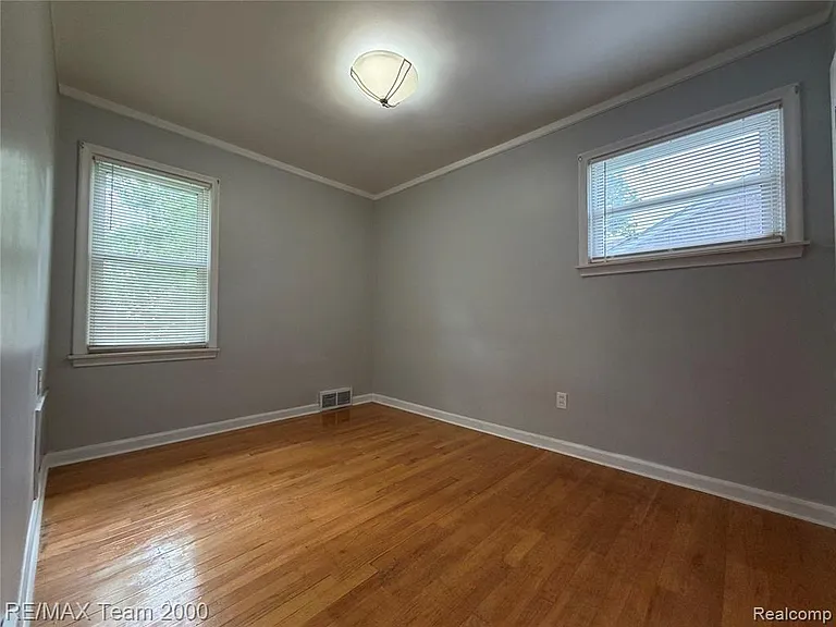 228 Auburn St — Photo 11