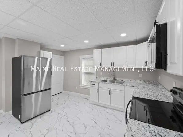 25 Pearl St, Bangor, ME 04401