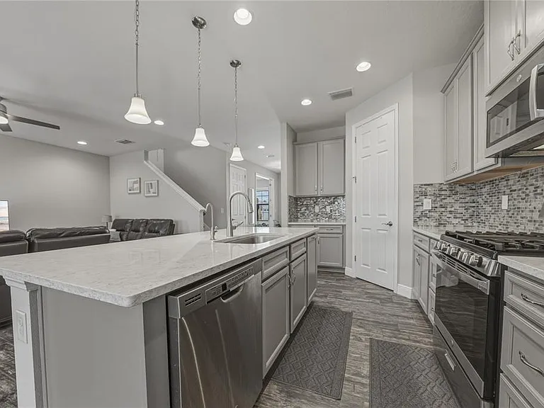 14633 Red Castle Ave — Photo 21