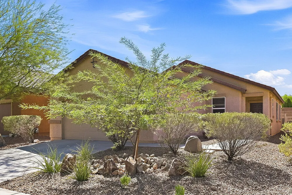 3 bed, 2.0 bath, 1340 sqft, $2,185 — Photo 2
