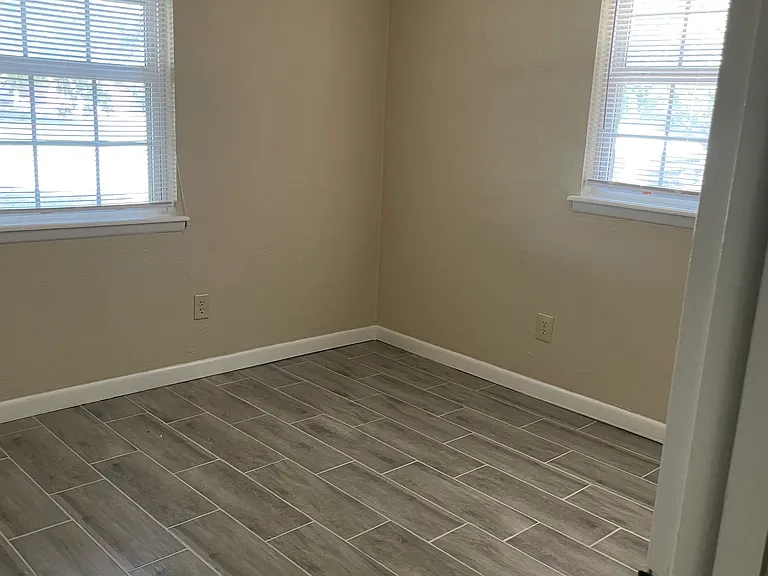 309 Rosewood Dr — Photo 6