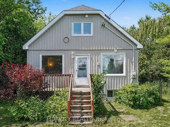 6811 Flewellyn Rd, Ottawa, ON K2S 1B6