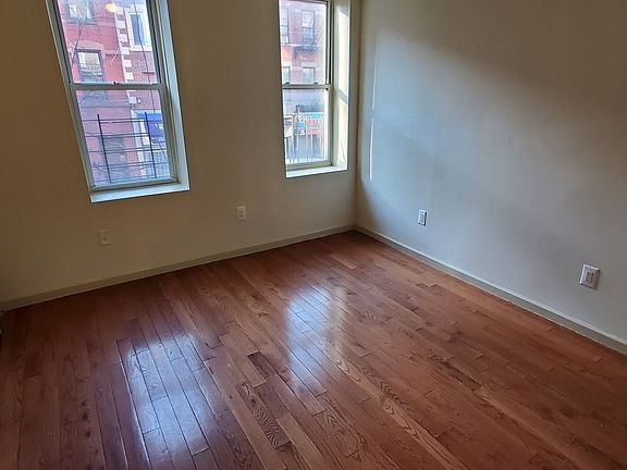 5th image of 652 Courtlandt Ave #1J