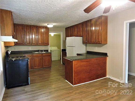 5th image of 822 9th Ave W