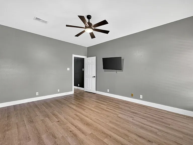 4910 Kingsboro Ct — Photo 46