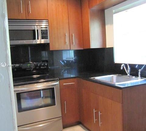 3rd image of 420 NE 74th St #422