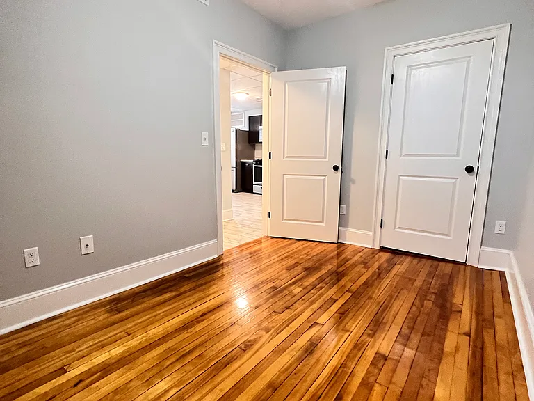 12 Winfield St #3R — Photo 6