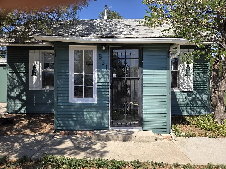 831 Oak Ave — Photo 2
