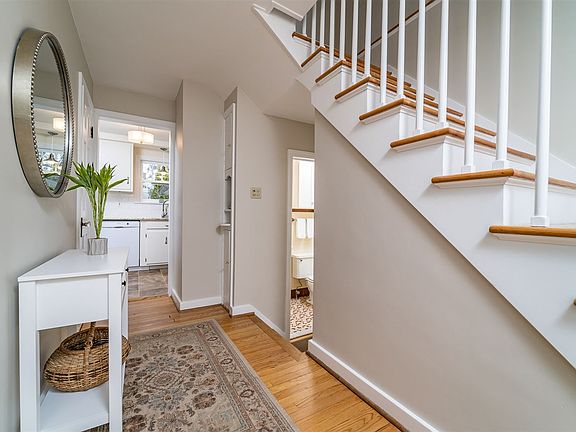 3rd image of 902 Charles St