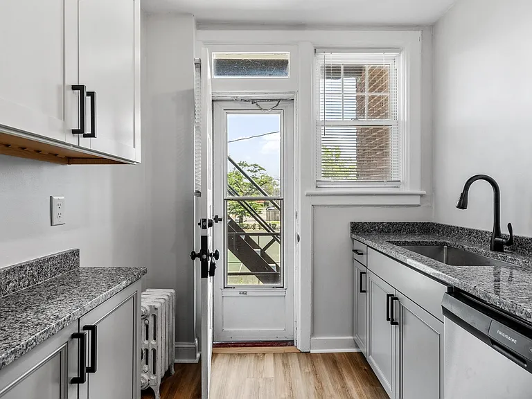 742 Washington Park #B4 — Photo 13