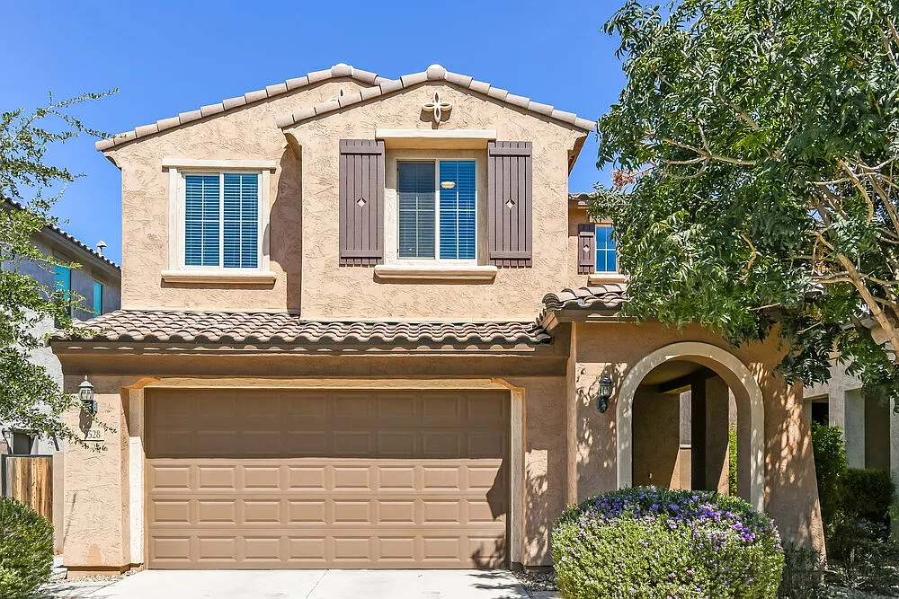 3 bed, 2.5 bath, 1837 sqft, $2,565 — Photo 1
