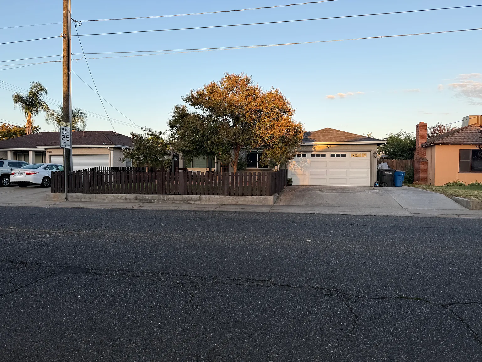 3 bed, 1043 sqft, $2,100 — Photo 1