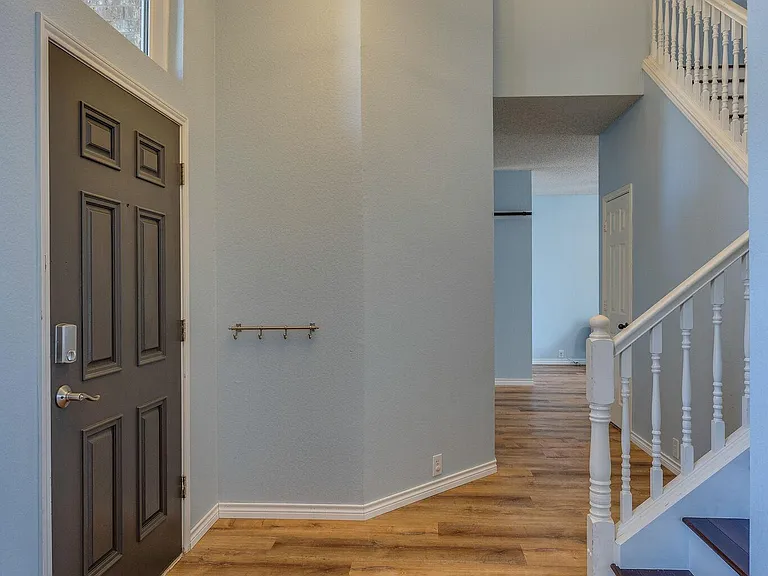 1605 Highdale Ct — Photo 10