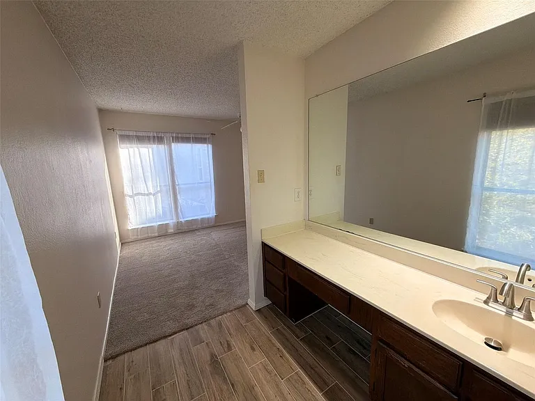 2327 Torrington Dr #C — Photo 14