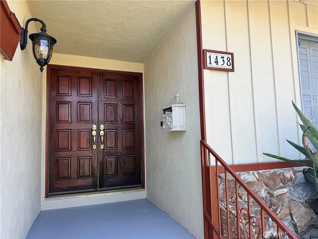 3 bed, 2380 sqft, $3,800 — Photo 3