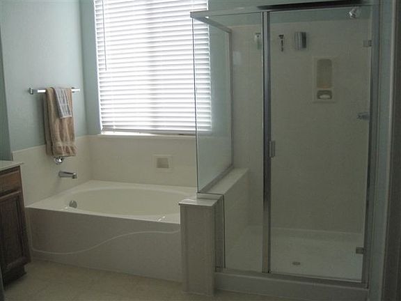 4th image of 1422 Croydon Ct