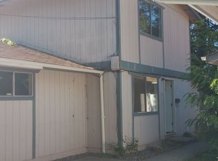 516 SE J St APT B, Grants Pass, OR