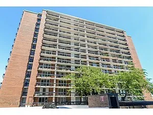 5901 N Sheridan Rd APT 3E photo 1