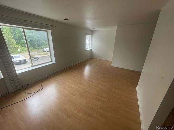 4th image of 7 Eden Park Dr
