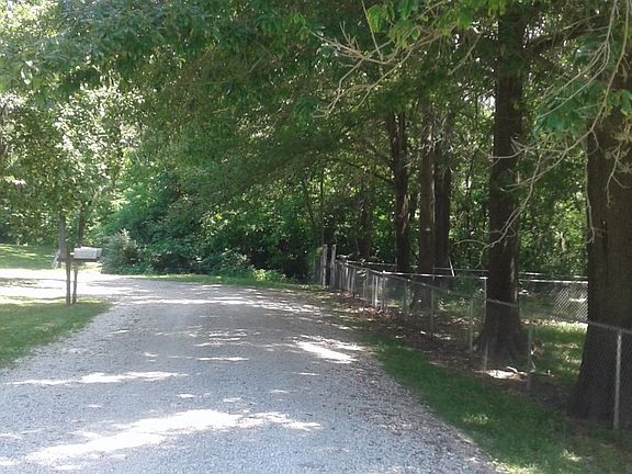 5th image of 121 Oakwood Dr