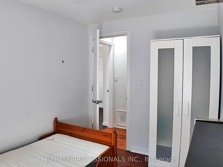5 Farmbrook Rd #B — Photo 12