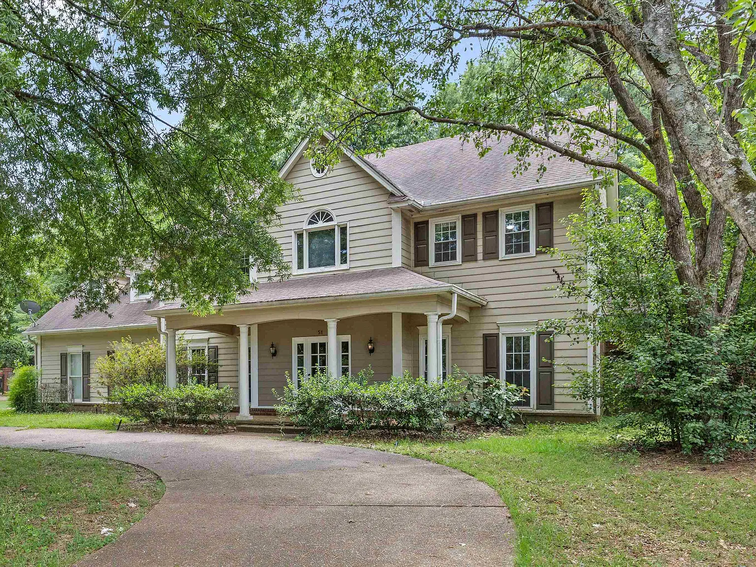 4 bed, 3.5 bath, 3909 sqft, $3,299 — Photo 1
