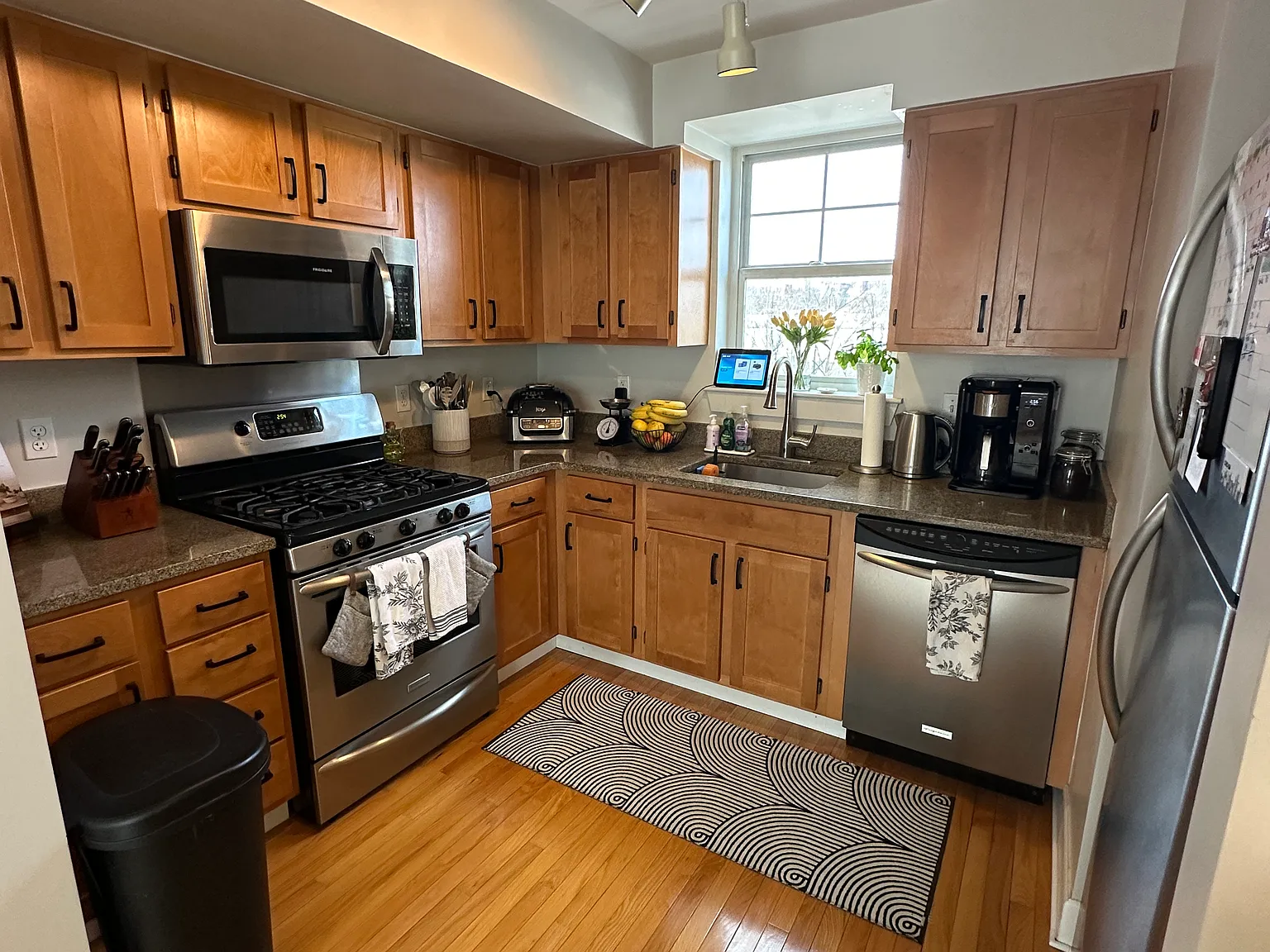 2 bed, 887 sqft, $2,750 — Photo 2