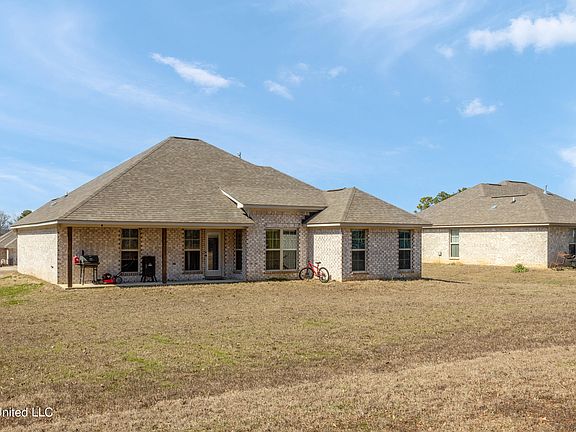 4th image of 148 Cedar Green Dr