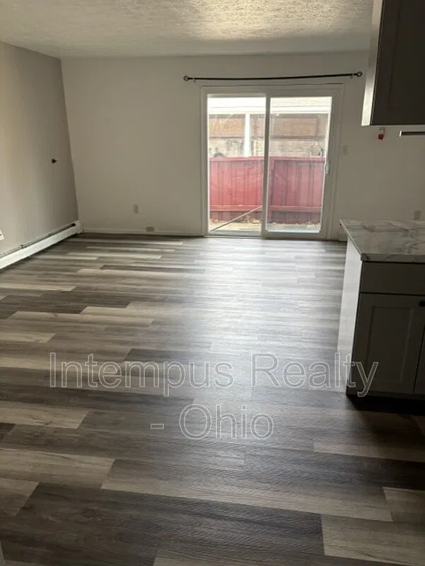 2 bed, 1.5 bath, $1,100 — Photo 2